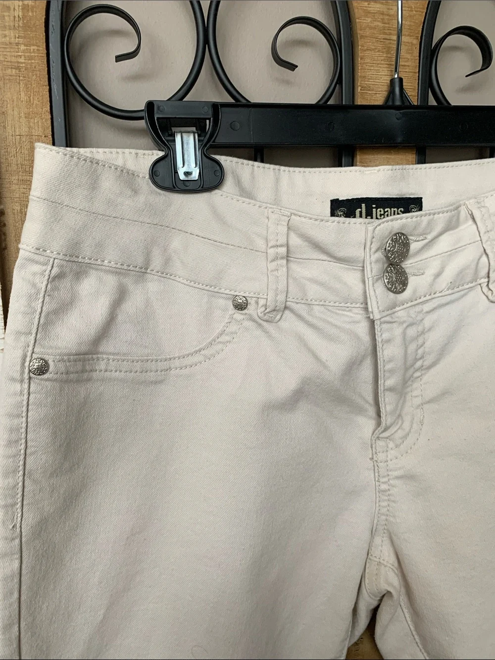 d. jeans Cream Women’s Bermuda Shorts - Picture 2 of 3